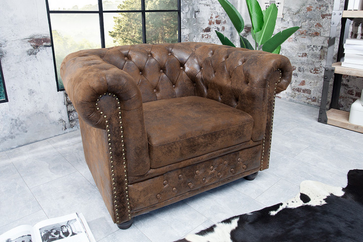 Chesterfield Sessel 110cm antik braun mit Knopfheftung und Federkern